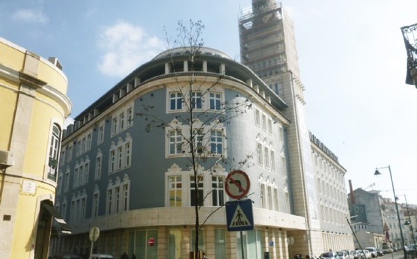 Building in Praça Dom Luís